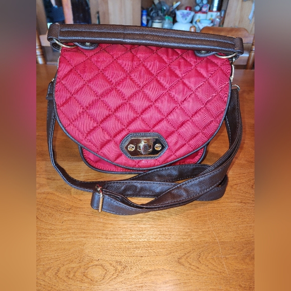 Steve Madden Quilted Purse With Adjustable Strap - Picture 5 of 9